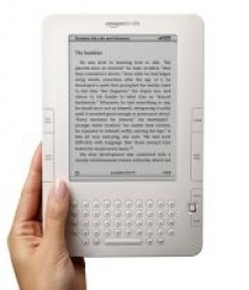 Amazon lines up thinner, sharper Kindle 2 for August