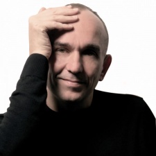 Mobile games don't make players feel connected, says Peter Molyneux